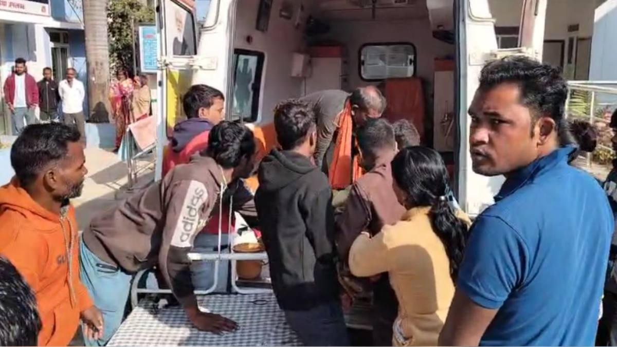 Accident News: मजदूरों से भरा पिकअप वाहन अनियंत्रित होकर पलटा, 20 से ज्यादा मजदूर घायल, 8 की हालत गंभीर