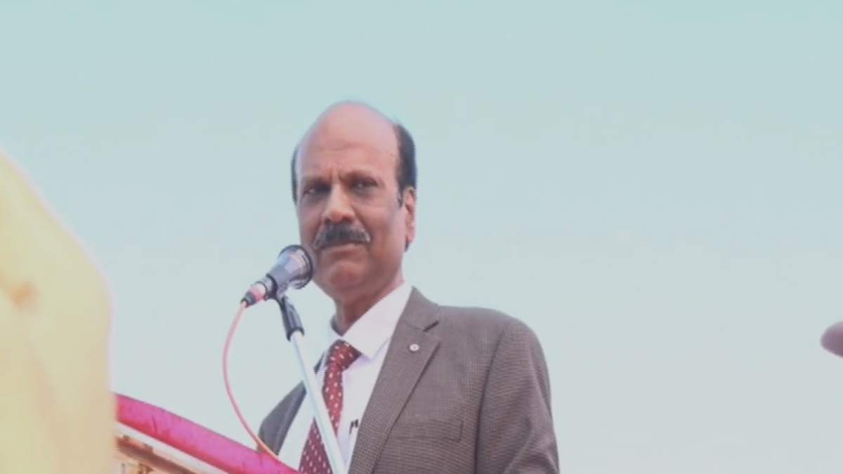 लैंगिंग भेदभाव को लेकर ‘कामयाब कार्यक्रम’: डीजीपी कैलाश मकवाना ने गाया ‘हम होंगे कामयाब’, महिला अपराध पर कहा- नेट की अश्लील सामग्री के कारण हो रहे अपराध