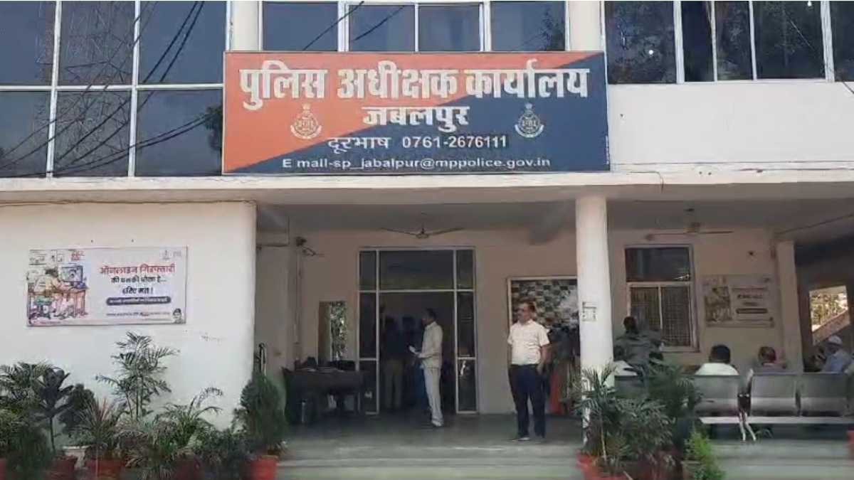एक साथ 22 पुलिसकर्मी लाइन अटैच, अपराधियों की कर रहे थे मदद, SP ने लिया बड़ा एक्शन