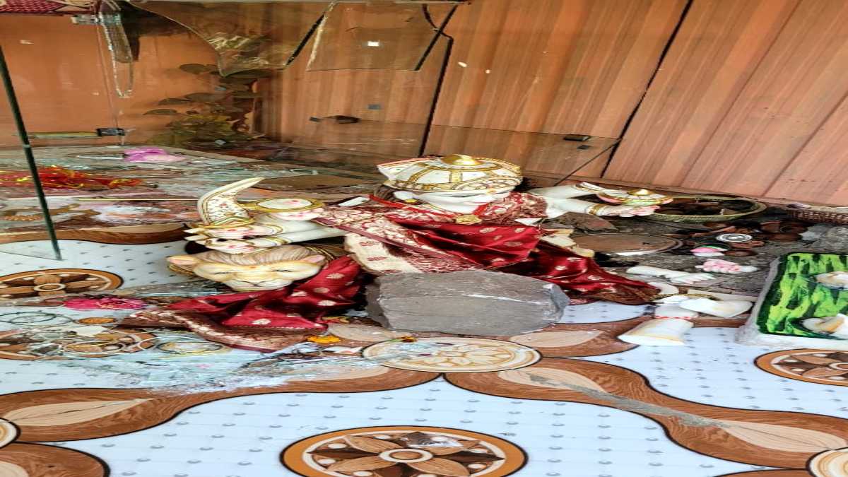 देवी दुर्गा की प्रतिमा खंडितः आदतन अपराधी बॉथम ने तोड़ी मूर्ति, पहले भी दानपेटी लेकर भाग चुका है आरोपी
