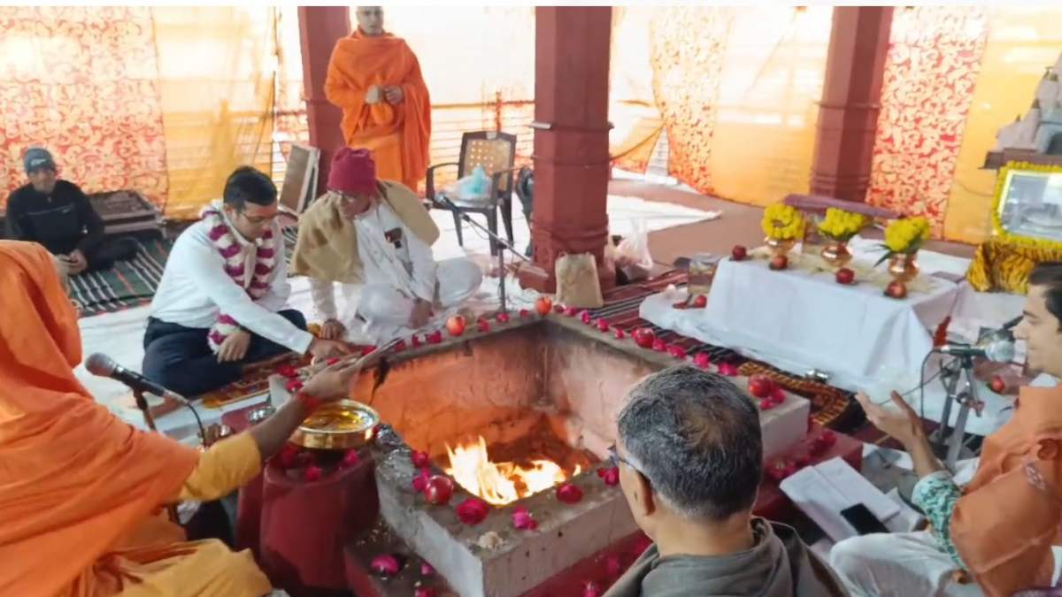 अंतर्राष्‍ट्रीय गीता महोत्‍सव: महाकाल परिसर के यज्ञ शाला में हवन-पूजन का आयोजन, कलेक्टर नीरज कुमार सिंह हुए शामिल