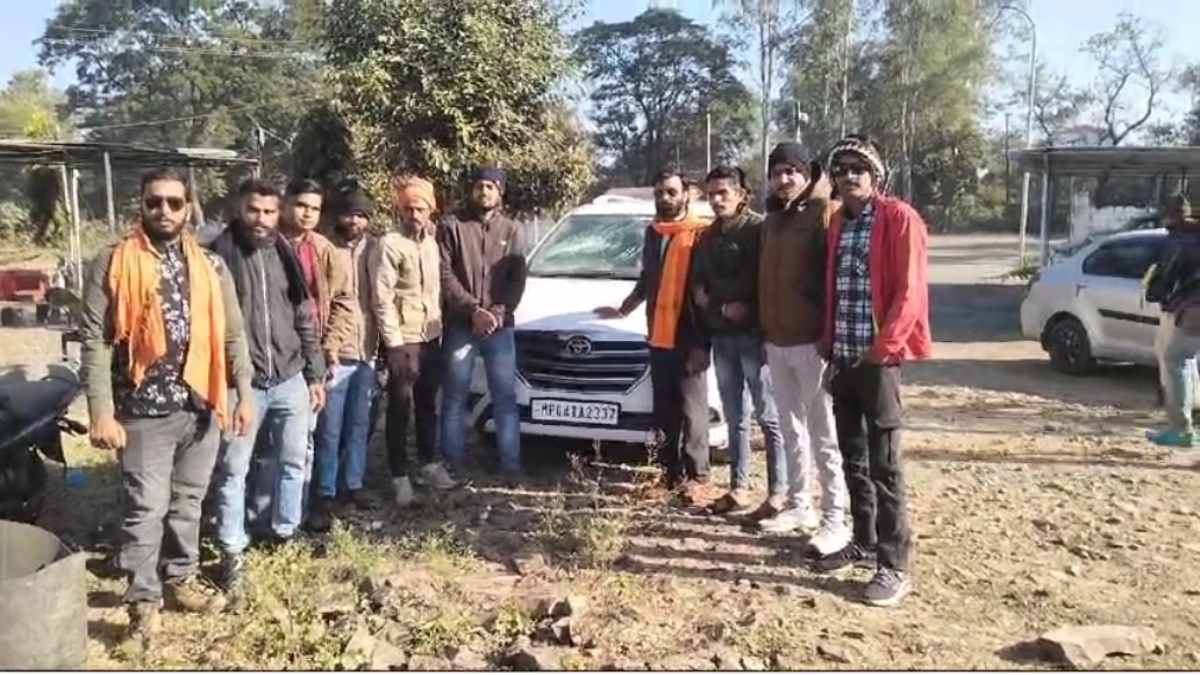 इनोवा कार से गौमांस की तस्करी: हिन्दू संगठन के कार्यकर्ताओं ने पकड़ा, एक गिरफ्तार, 4 आरोपी फरार
