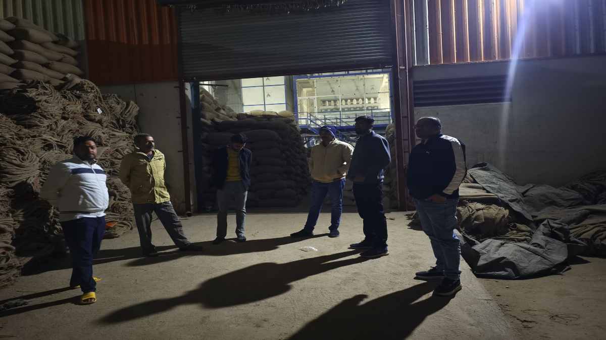 श्लोक राइस मिल में छापामार कार्रवाई, UP-बिहार से मंगाए गए 2 हजार क्विंटल फोर्टिफाइड राइस जब्त