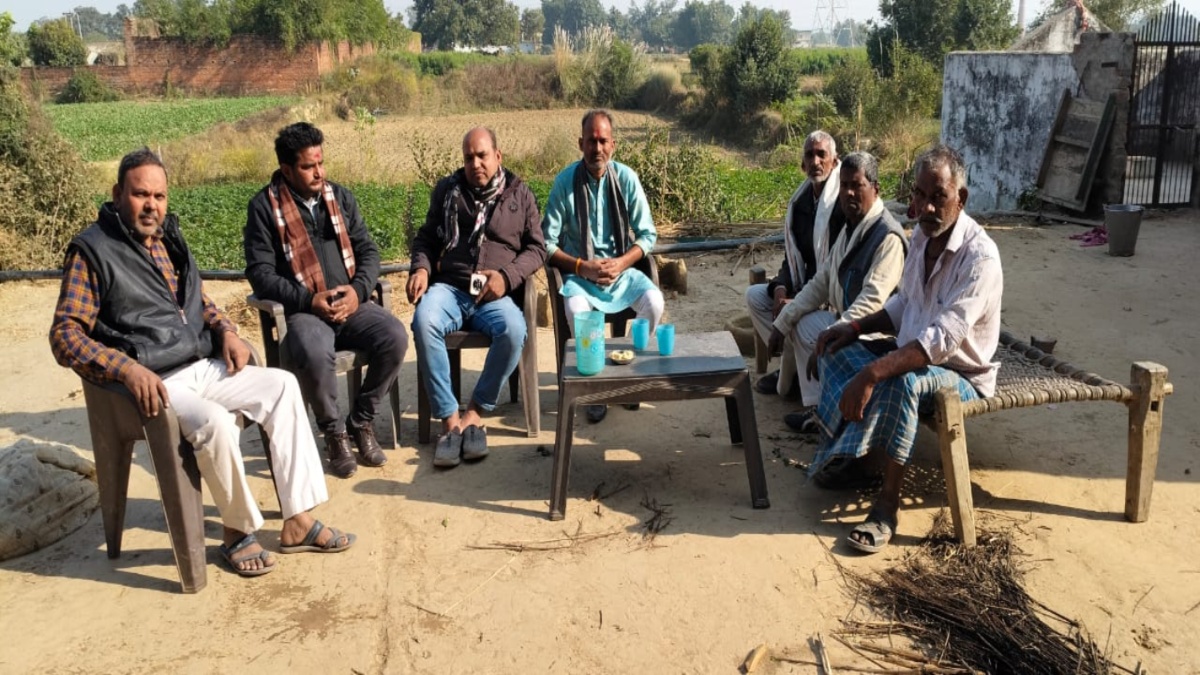 युवती से गैंगरेप का मामला: पीड़िता के घर पहुंची सपा की जांच टीम, पुलिस की कार्यप्रणाली पर उठाए सवाल, सरकार से की ये मांग