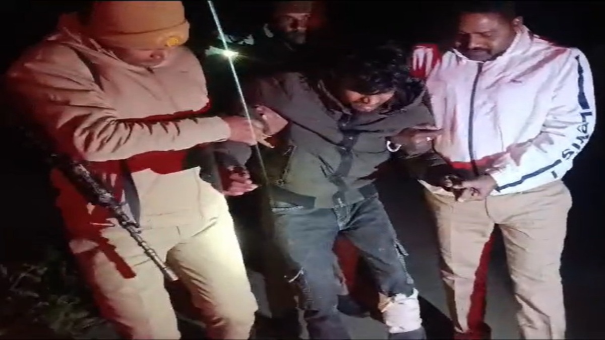 पुलिस ने किया शॉर्ट एनकाउंटर, शातिर चोर घायल, 2 आरोपी भी चढ़े खाकी के हत्थे, ये है पूरा मामला