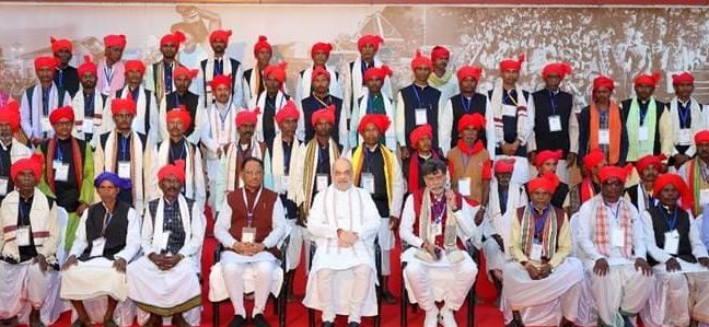 6 राज्यों के आत्मसमर्पित नक्सलियों से अमित शाह की मुलाकात: गृह मंत्री की अपील, हिंसा में लिप्त युवा हथियार छोड़ मुख्यधारा में हो शामिल