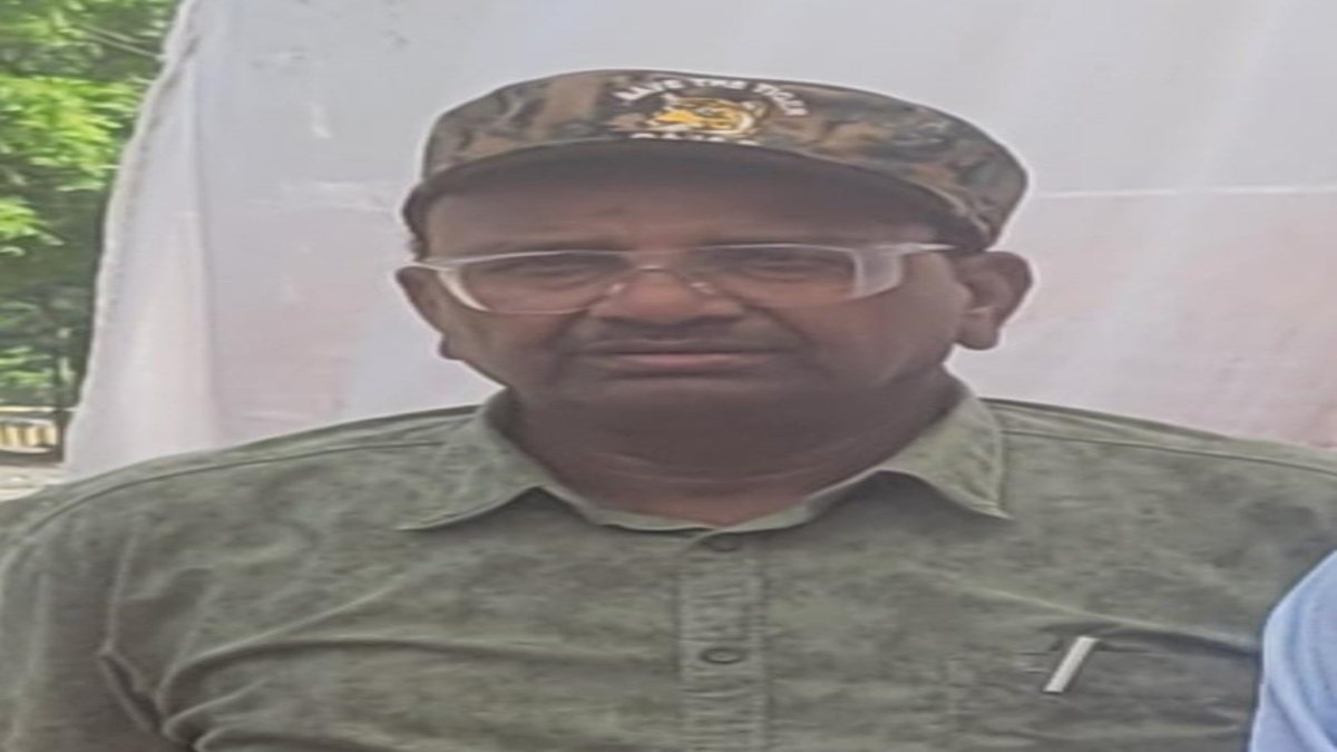 DEFO Suicide Case: मोबाइल खोलेगा राज, संदिग्ध मैसेज मिले, डिप्रेशन की दवाई सर्च की गई, अगस्त में रिटायर होने वाले थे डीएफओ महेंद्र सोलंकी
