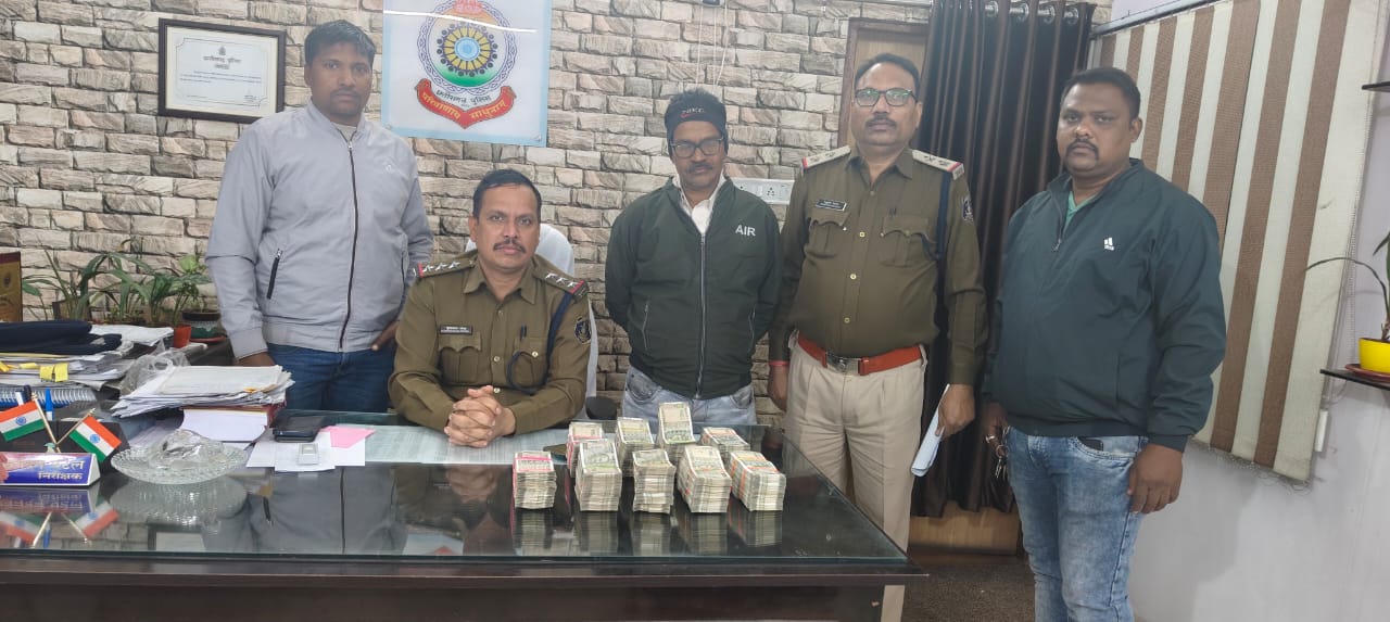 CG CRIME: पुलिस ने पेट्रोलिंग के दौरान बाइक से बरामद किया 22 लाख से ज्यादा कैश, दो को हिरासत में लिया, पूछताछ जारी