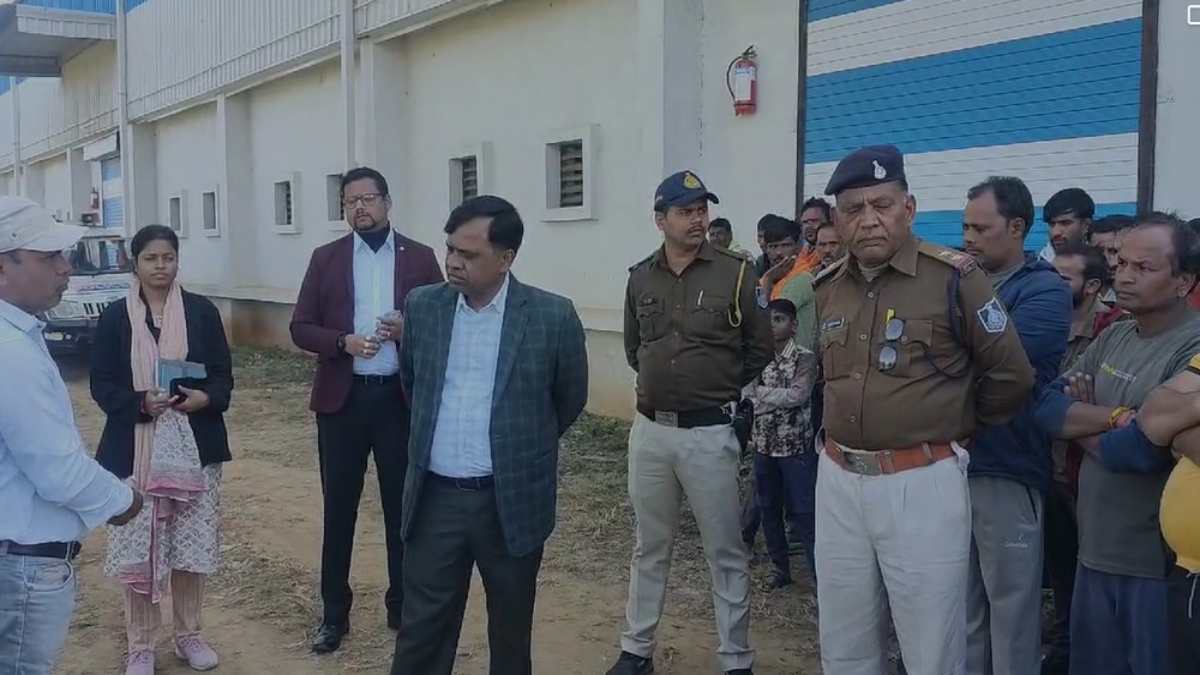 कलेक्टर के औचक निरीक्षण पर बंद मिला धान खरीदी केंद्र, अधिकारियों को लगाई फटकार, दिए ये निर्देश