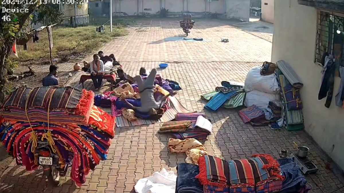 खेल-खेल में चली गई जान: गुलाटी मारने के दौरान युवक की मौत, LIVE वीडियो देख आंखों पर यकीन करना हो जाएगा मुश्किल