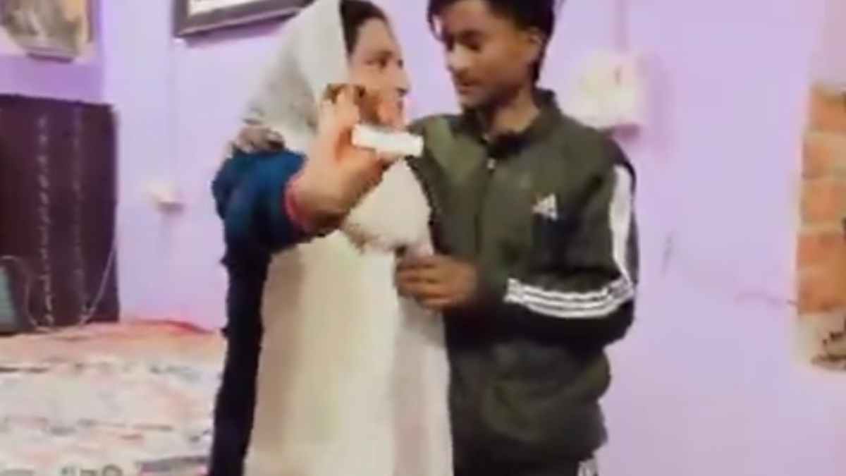 पांचवीं बार प्रेग्नेंट हुईं पाकिस्तानी भाभी सीमा हैदर: प्रेग्नेंसी किट सोशल मीडिया पर किया शेयर, सचिन से कहा- ‘तुम फिर पापा बनने वाले हो’
