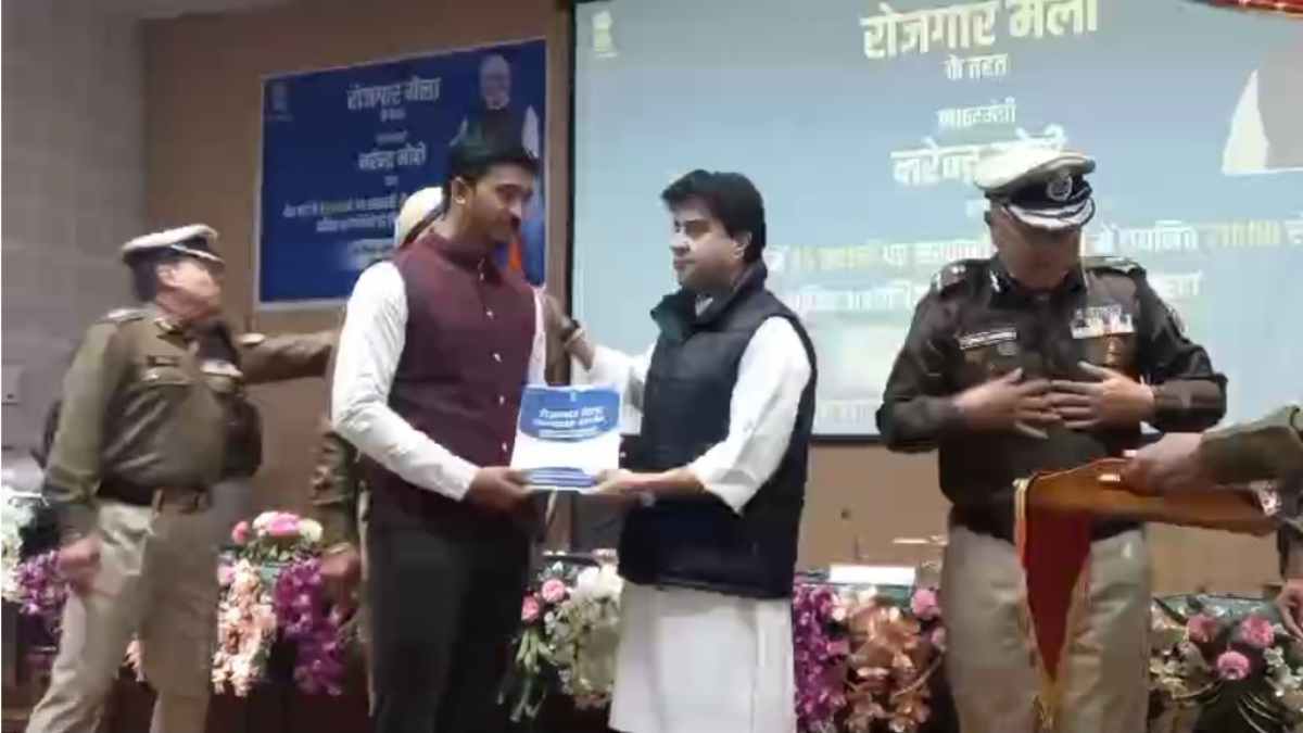 45 स्थानों पर रोजगार मेला आयोजित: ग्वालियर में 330 अभ्यर्थियों को मिला नियुक्ति पत्र, सिंधिया बोले- 2025 तक 10 लाख युवाओं को मिलेगा रोजगार