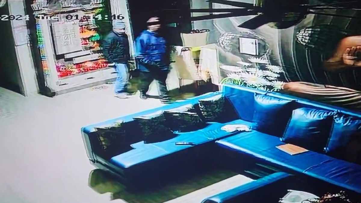 घर से 2 लाइसेंसी पिस्टल चोरी: चोरों ने बड़ी वारदात को दिया अंजाम, शादी में गया था परिवार