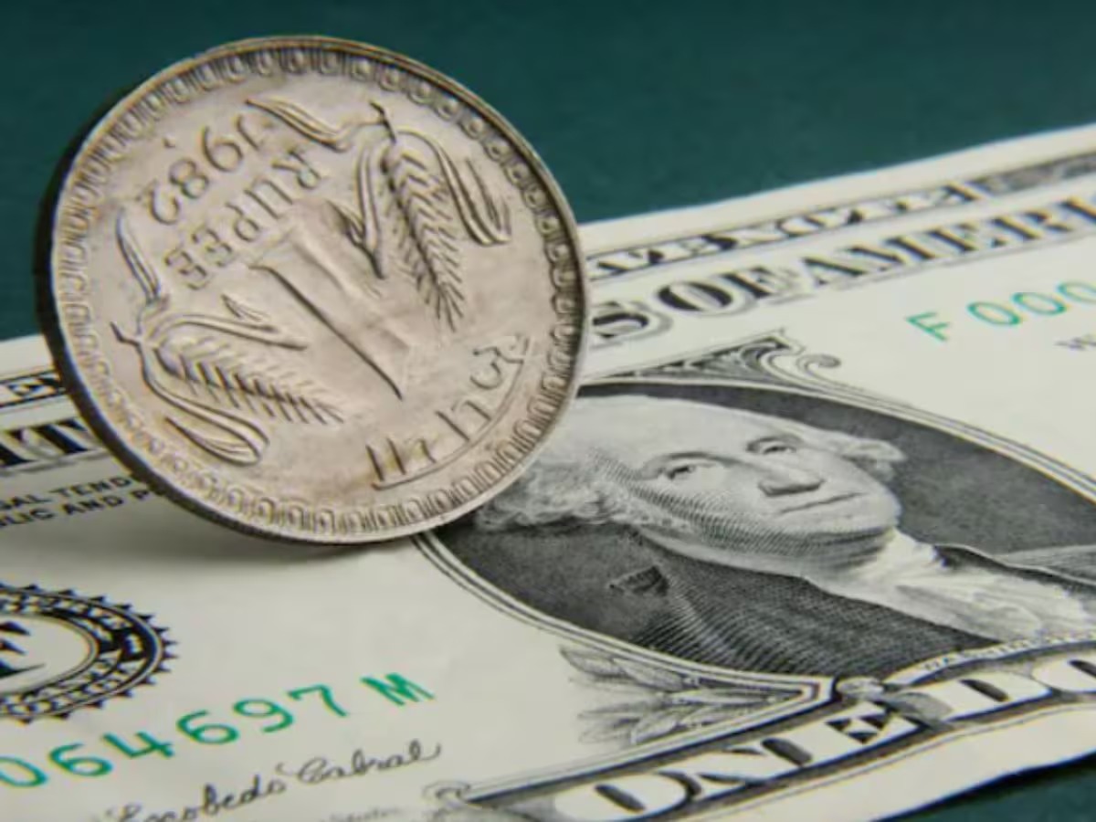 Rupee Vs Dollar Details: यहां खाना-पीना और विदेश यात्रा भी होगी महंगी