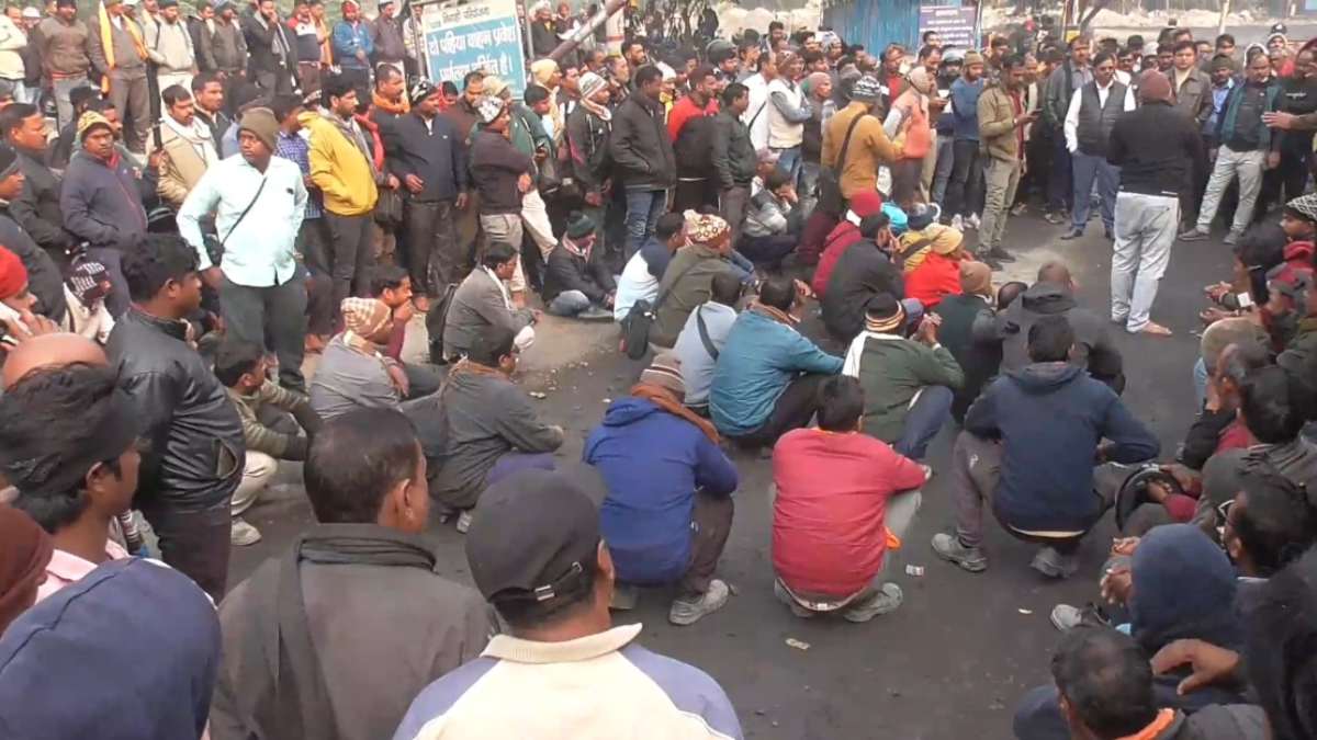 बोनस न मिलने पर DBL के 1773 कर्मचारियों ने किया काम बंद, समझाइश के बाद खत्म की हड़ताल