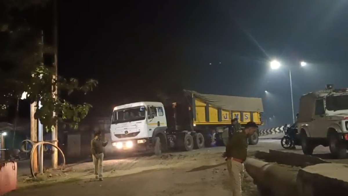 अवैध परिवहन पर बड़ी कार्रवाई: तीन ट्रक जब्त, 4 से वसूला एक लाख से अधिक का जुर्माना, धड़ल्ले से सड़क पर दौड़ा रहे थे वाहन