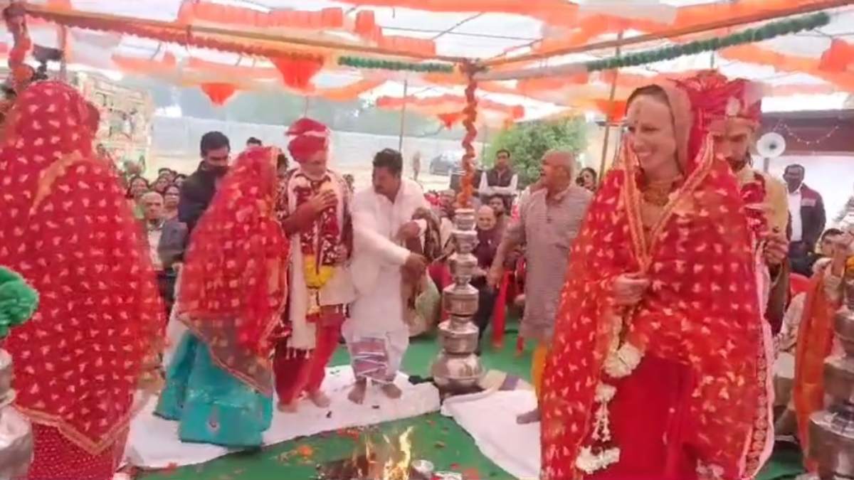 डारियो से ‘विष्णु’.. मार्टिना से बनी ‘मां मंगलानंद’…इटली, अमेरिका और पेरू से आए तीन कपल्स ने ‘इंडियन कल्चर’ से प्रभावित होकर महाकाल की नगरी उज्जैन में लिए सात फेरे
