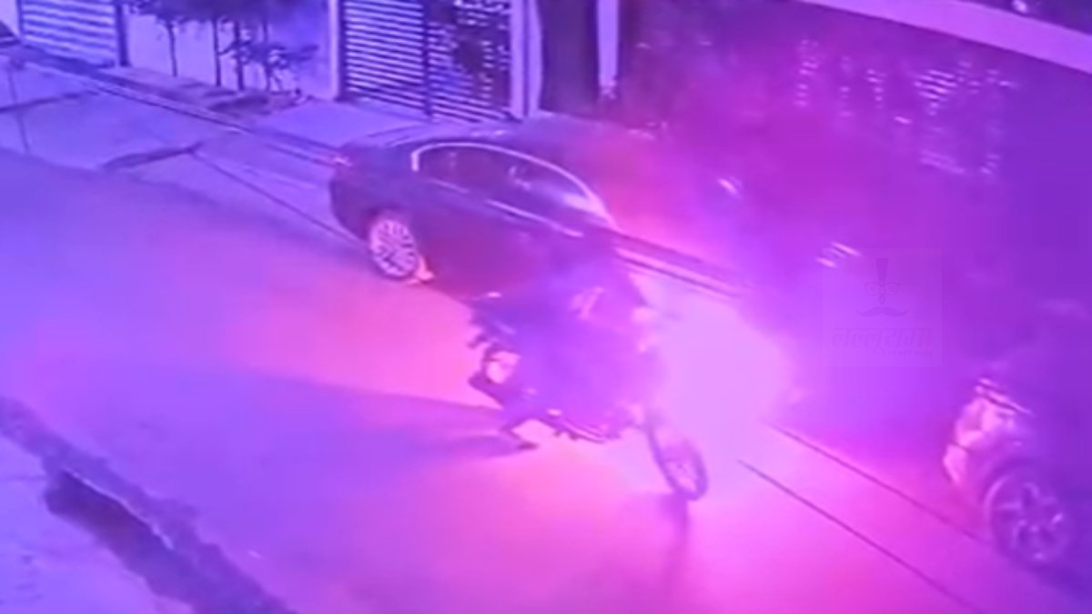 Crime News : विवाद के बाद कारोबारी की BMW कार में ड्राइवर ने लगाई आग, पुलिस ने दो आरोपियों को किया गिरफ्तार, जानें पूरा मामला…
