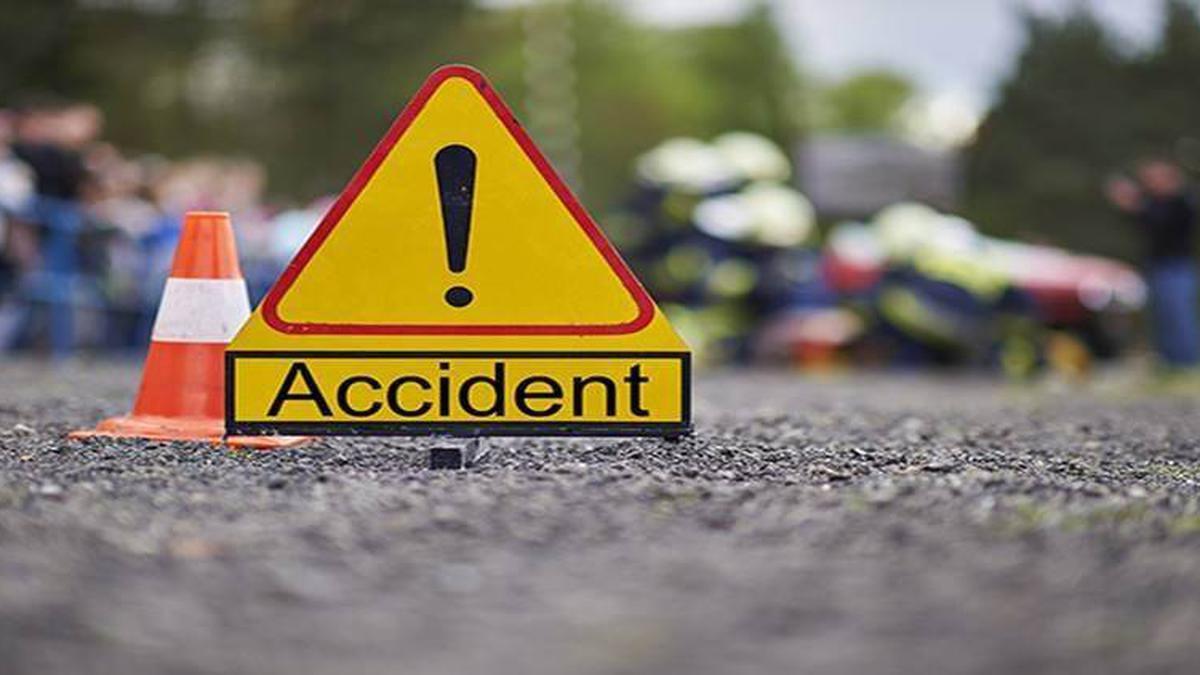 CG Accident : खड़ी ट्रैक्टर से टकराई पिकअप, 1 महिला की मौके पर मौत, 8 घायल…