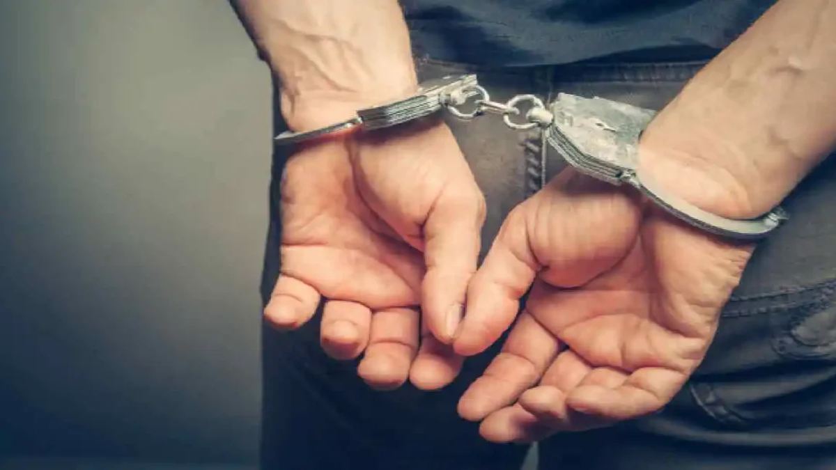 CG Crime News : सुनसान रास्ते में महिलाओं से करता था लूटपाट और दुष्कर्म, शातिर आरोपी को पुलिस ने किया गिरफ्तार