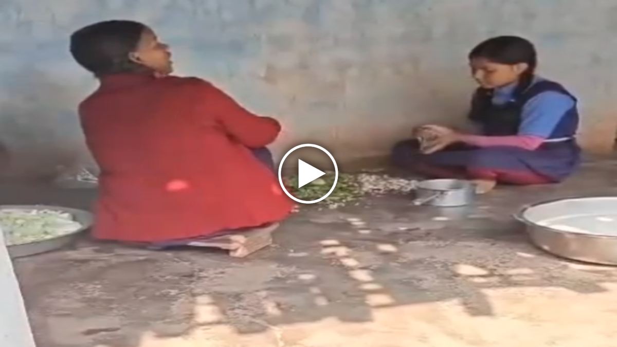 CG NEWS: स्कूल में बच्चों से कराया जा रहा काम, पढ़ाई की जगह सब्जी काटती दिखीं छात्राएं, सोशल मीडिया पर VIDEO वायरल