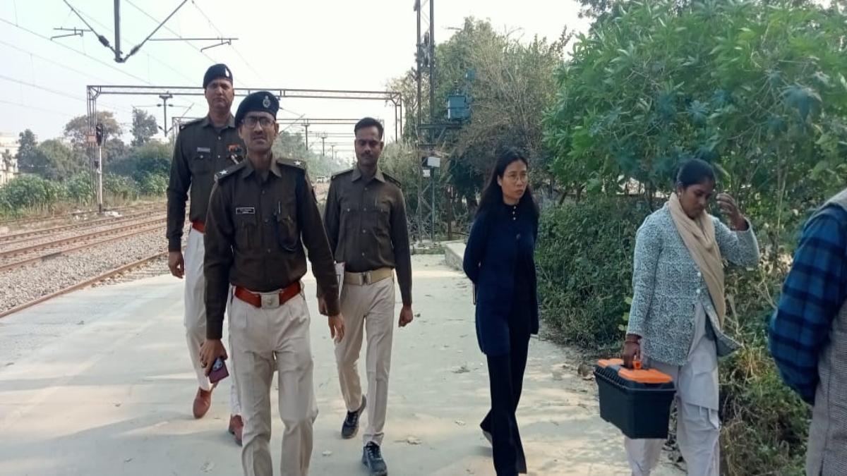 रेलवे ट्रैक पर मिला युवक का शव: परिजनों ने जताई हत्या की आशंका, चचेरी बहन की शादी में छुट्टी लेकर आया था युवक