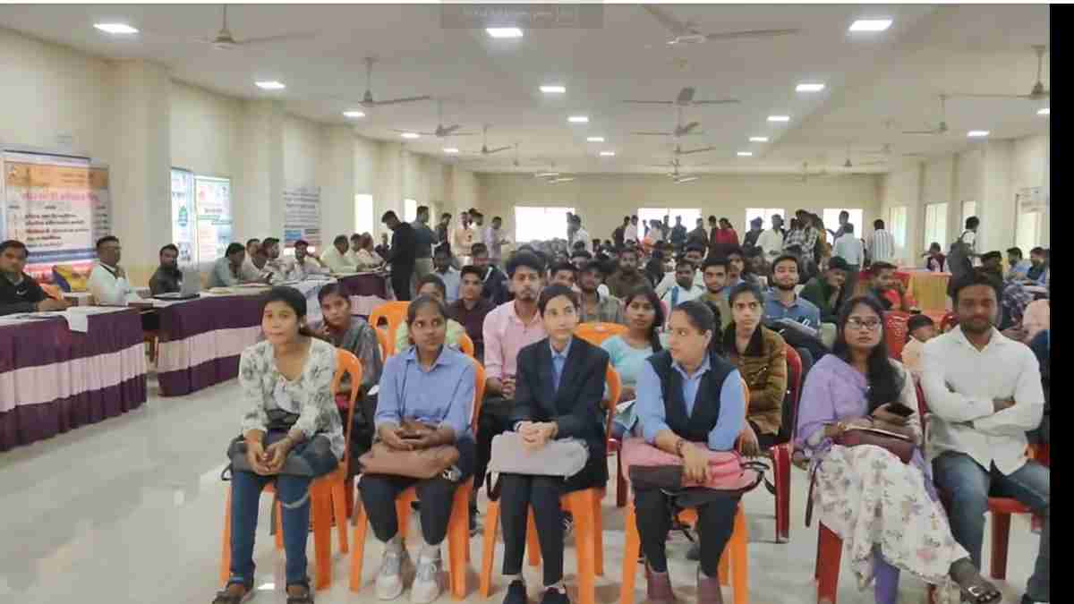 दिखावा साबित हो रहा रोजगार मेला! बुरहानपुर में नहीं मिल रही सरकारी नौकरी, प्राइवेट कंपनियां भी सिर्फ दे पा रही 2 प्रतिशत जॉब