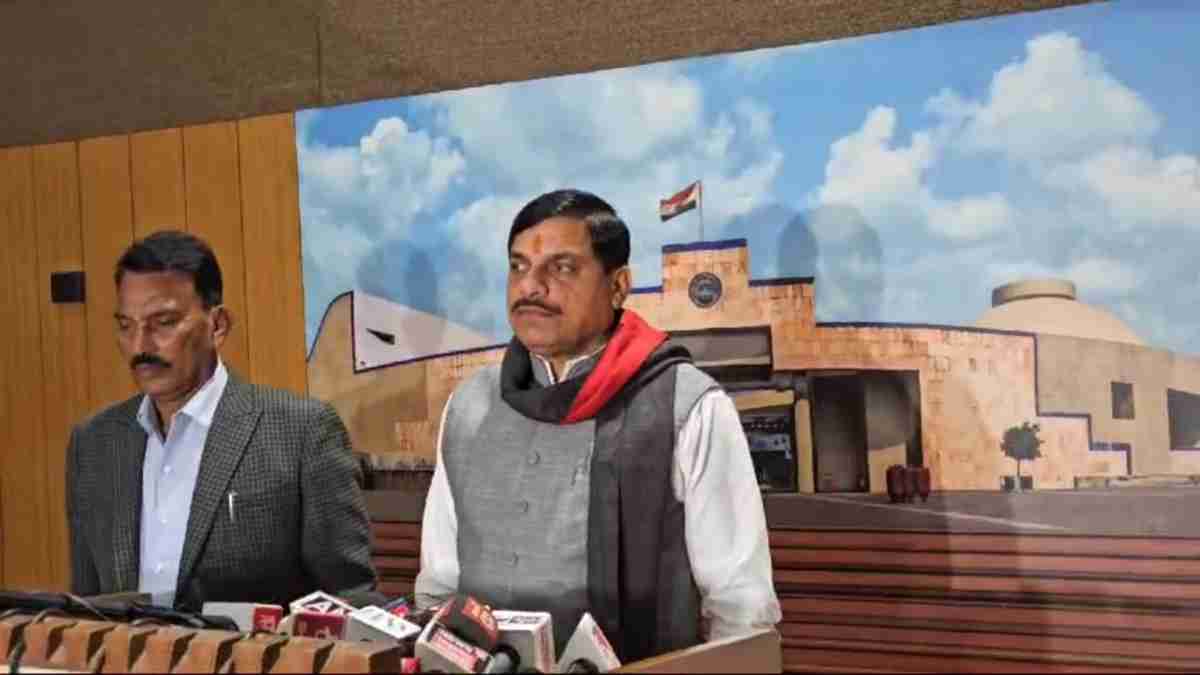 सदन से आई ऐसी आवाज कि CM को रोकनी पड़ी पत्रकार वार्ता, कुछ देर खड़े रहने के बाद सदन के लिए हुए रवाना, जानिए ऐसा क्या हुआ