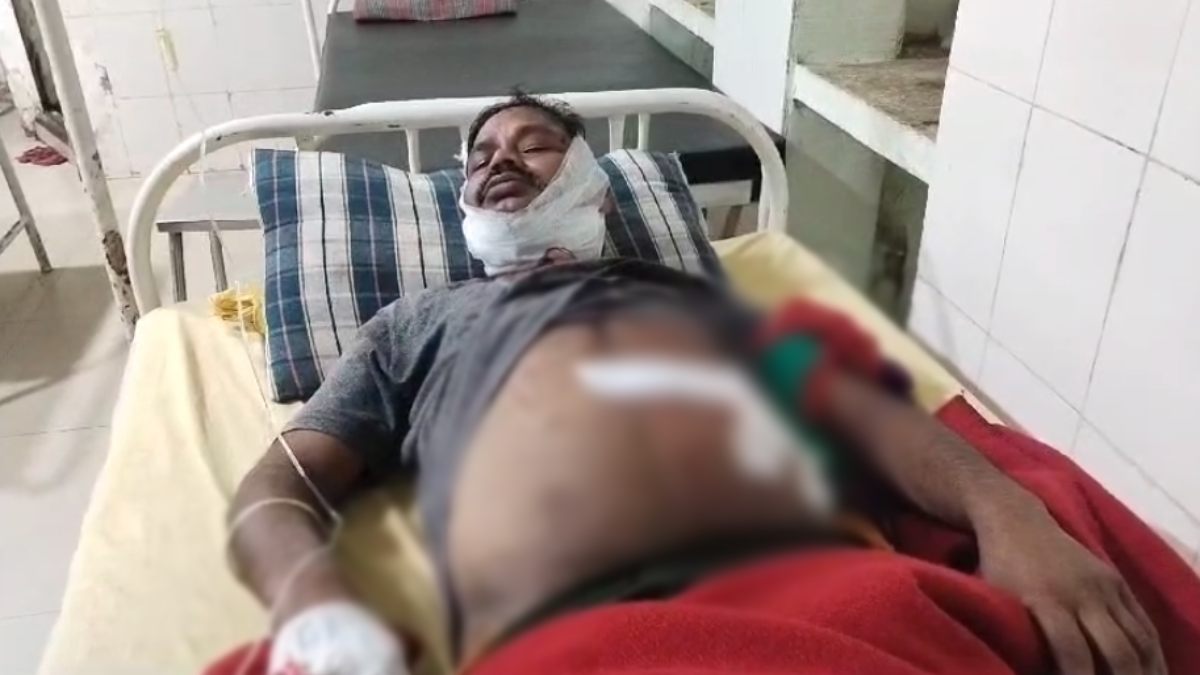 CG CRIME: बेटे का विवाद सुलझाने गए पिता पर चाकू से हमला, गंभीर हालत में अस्पताल में कराया गया भर्ती