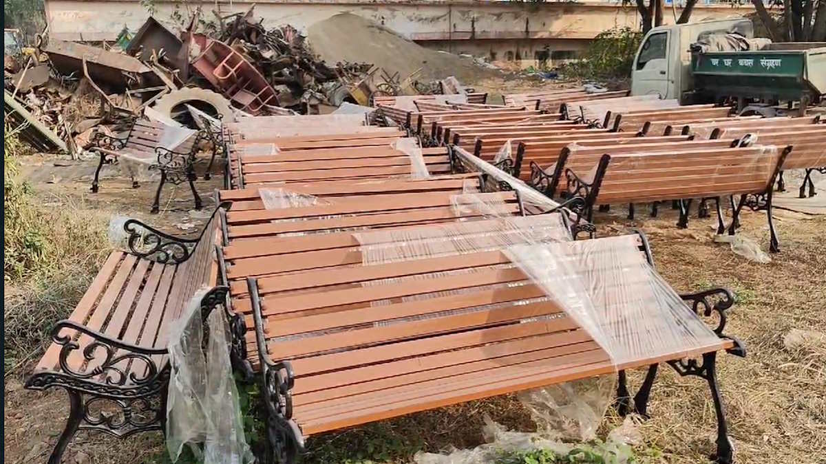 धमतरी निगम में बेंच खरीदी पर मचा बवाल, भाजपा ने बाजार से तीन गुना ज्यादा कीमत पर खरीदी का लगाया आरोप, महापौर को घेरा…