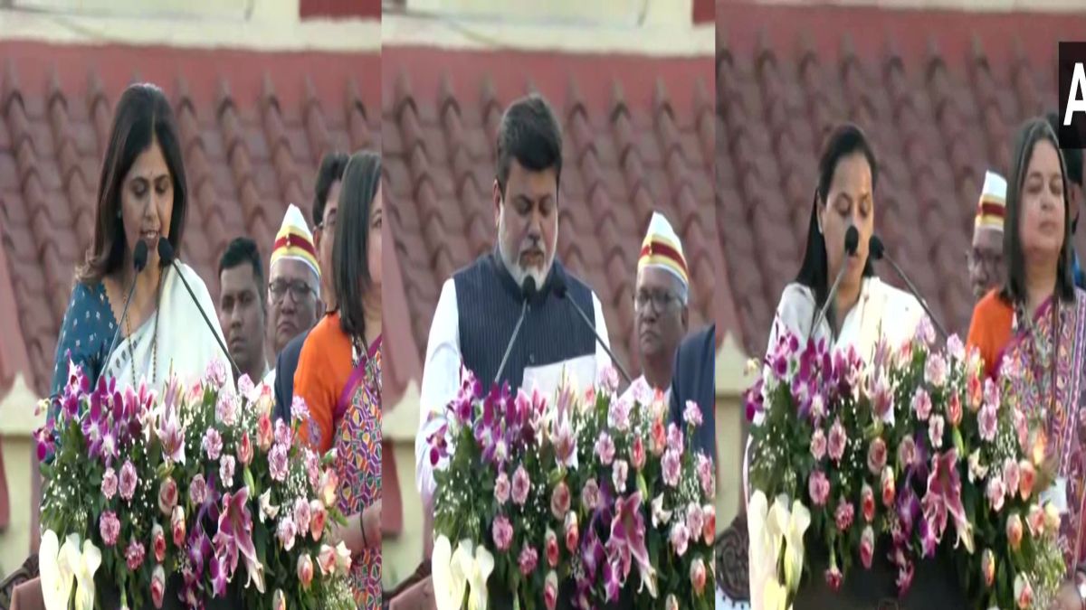 फडणवीस के ‘स्पेशल 39’: महाराष्ट्र कैबिनेट का हुआ पहला विस्तार, पंकजा मुंडे और उनके भाई धनंजय मुंडे ने भी ली शपथ, Lalluram. Com पर देखें पूरी लिस्ट