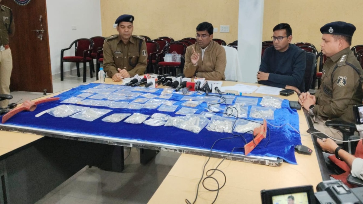 CG CRIME: गैती गैंग ने 2 दर्जन से अधिक चोरी की वारदातों को दिया था अंजाम, पुलिस ने 45 लाख का सोना और 5 लाख से अधिक कीमत की चांदी की बरामद