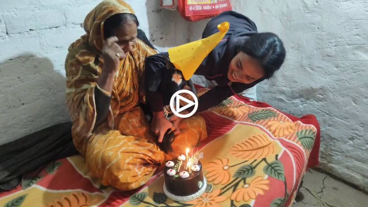 बकरी का बर्थडे: धूमधाम से मनाया गया ‘पुष्पांजलि’ का जन्मदिन, केक भी काटा, गिफ्ट में मिली ऐसी-ऐसी चीजें कि हो जाएंगे हैरान