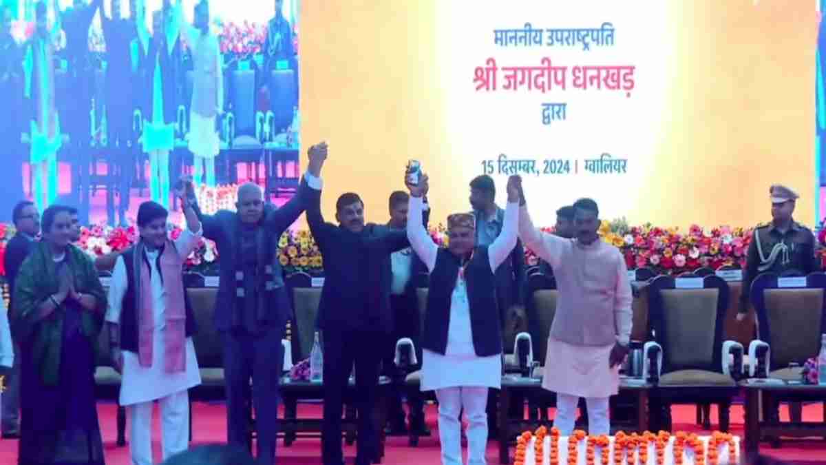 उपराष्ट्रपति ने जीवाजी यूनिवर्सिटी के स्टूडेंट को बुलाया पार्लियामेंट, कहा- न्योता स्वीकार करने में देरी नहीं करनी चाहिए, CM डॉ. मोहन को कहा ‘मनमोहक’ मुख्यमंत्री