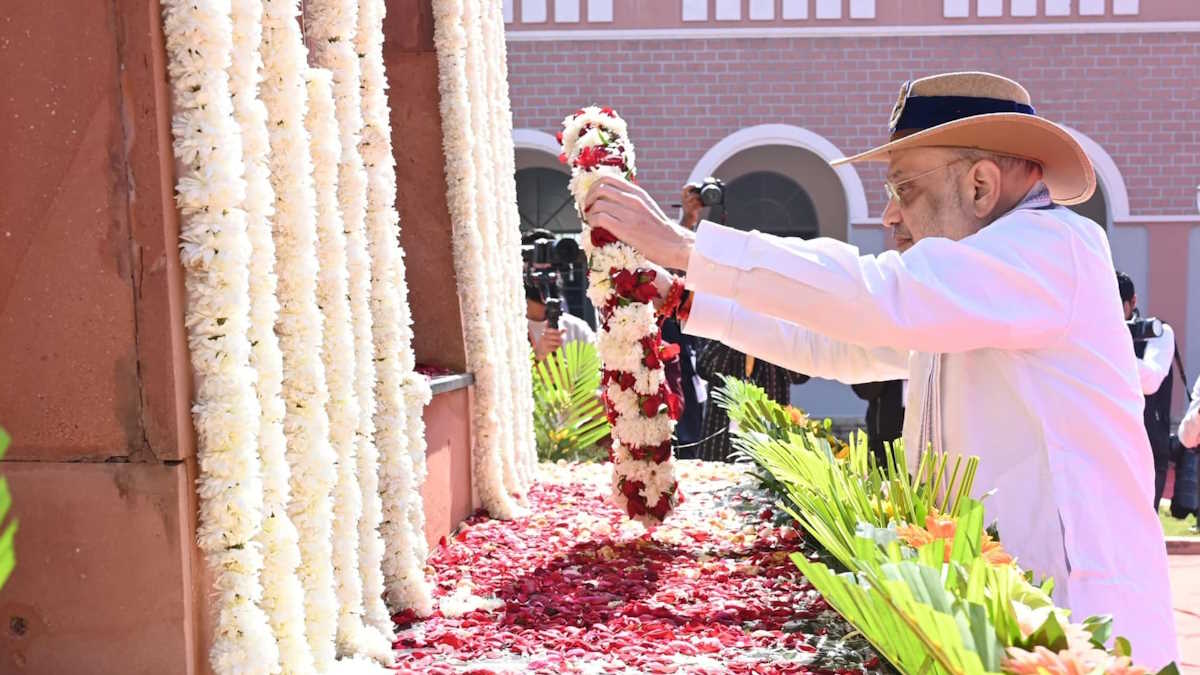 केंद्रीय गृह मंत्री शाह ने अमर शहीद वाटिका में दी शहीद जवानों को श्रद्धांजलि, लिखा- देश सदैव रहेगा ऋणी…