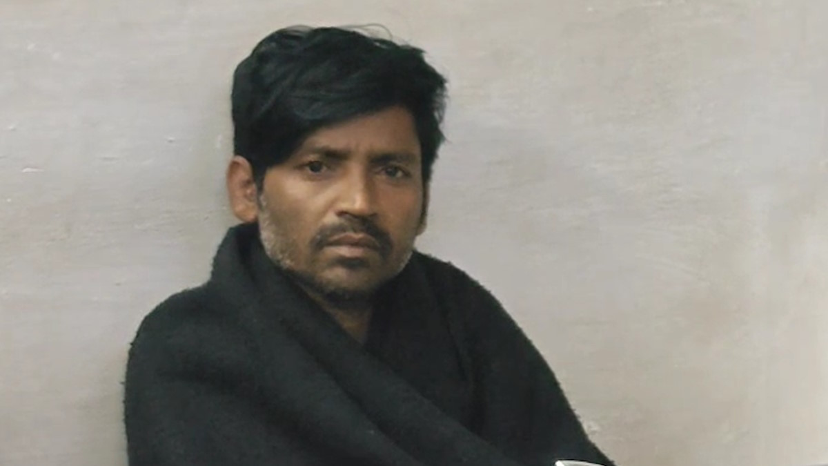 बेटी को पिटता देख बचाव करने आई पत्नी पर फूटा पति का गुस्सा, छत से फेंका नीचे…
