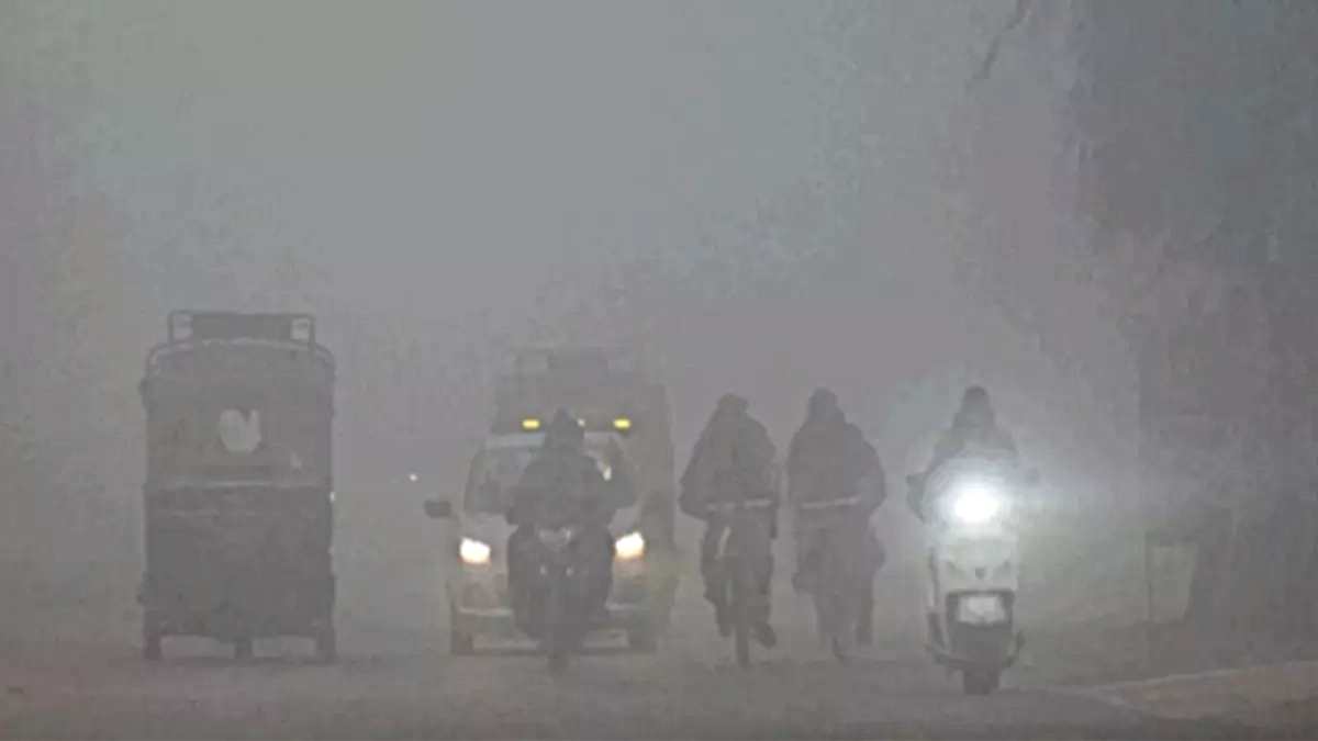 Punjab Weather News: मौसम विभाग ने जारी किया येलो अलर्ट,धुंध और ठंडी से जूझेंगे पंजाब…