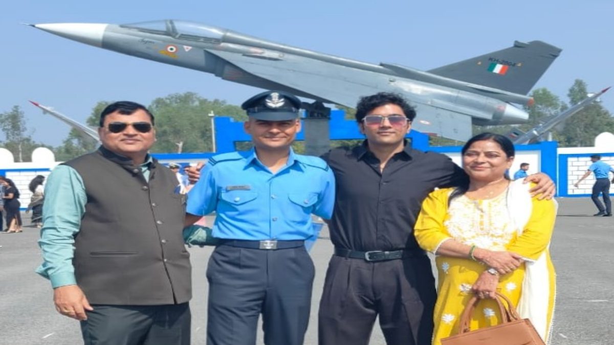 इटावा का बेटे संभालेगा वायु सेना का संचालन : सर्विस सिलेक्शन बोर्ड की परीक्षा में आकाश भारद्वाज का शानदार प्रदर्शन, फ्लाइंग ऑफिसर के पद पर हुआ चयन