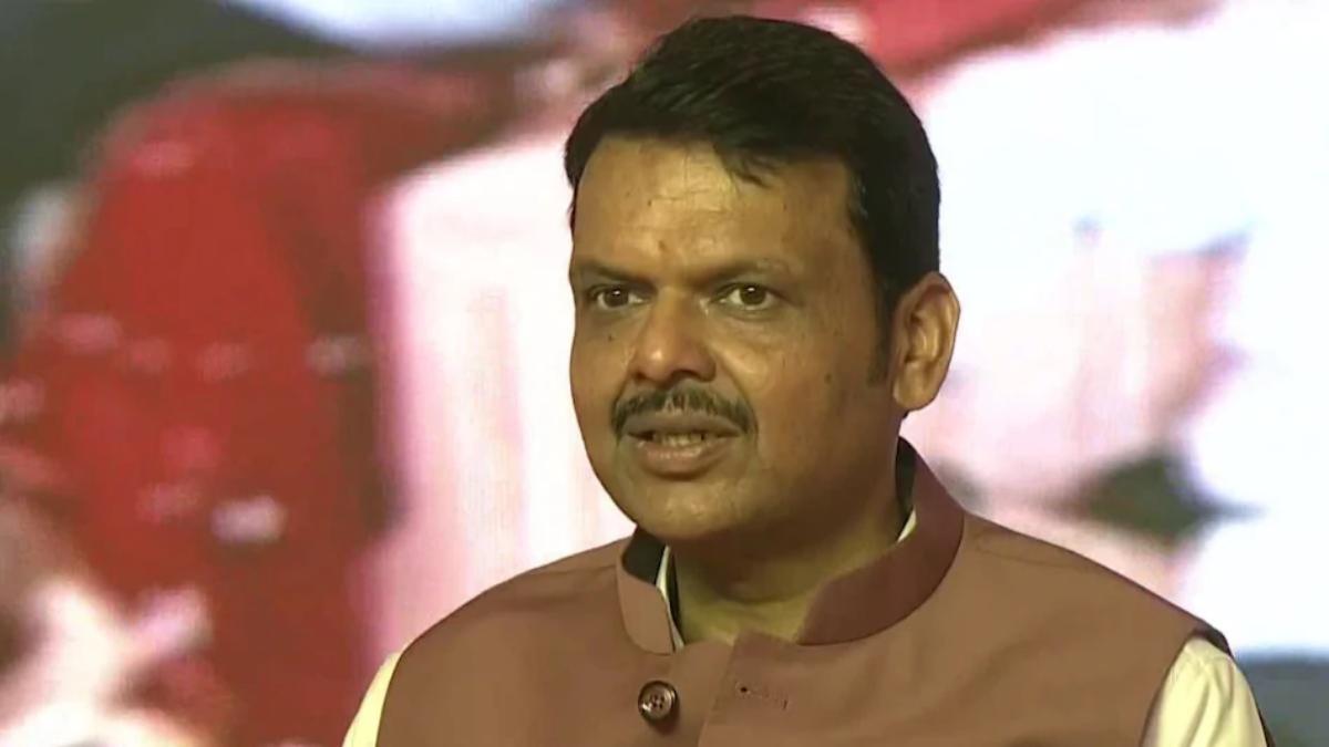 CM फडणवीस का बड़ा फैसला, पहली कैबिनेट मीटिंग में की मरीज की मदद, Bone Marrow के लिए दिए इतने लाख