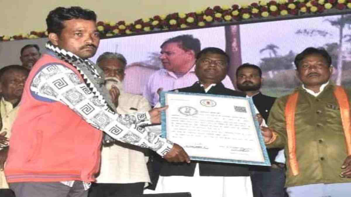 छत्तीसगढ़ में 300 बहुउद्देशीय पैक्स, डेयरी और मत्स्य सहकारी समितियों का शुभारंभ, सहकारिता मंत्री कश्यप ने समितियों को दिया पंजीयन प्रमाण पत्र