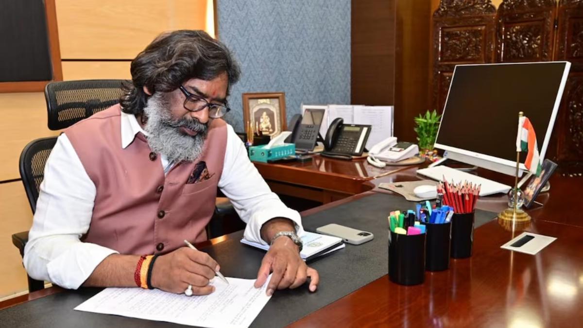 Jharkhand: CM हेमंत सोरेन ने मंत्रियों को बांटे विभाग, गृह मंत्रालय रखा अपने पास, कांग्रेस को वित्त और वाणिज्य, जानें किसे मिला कौन सा विभाग