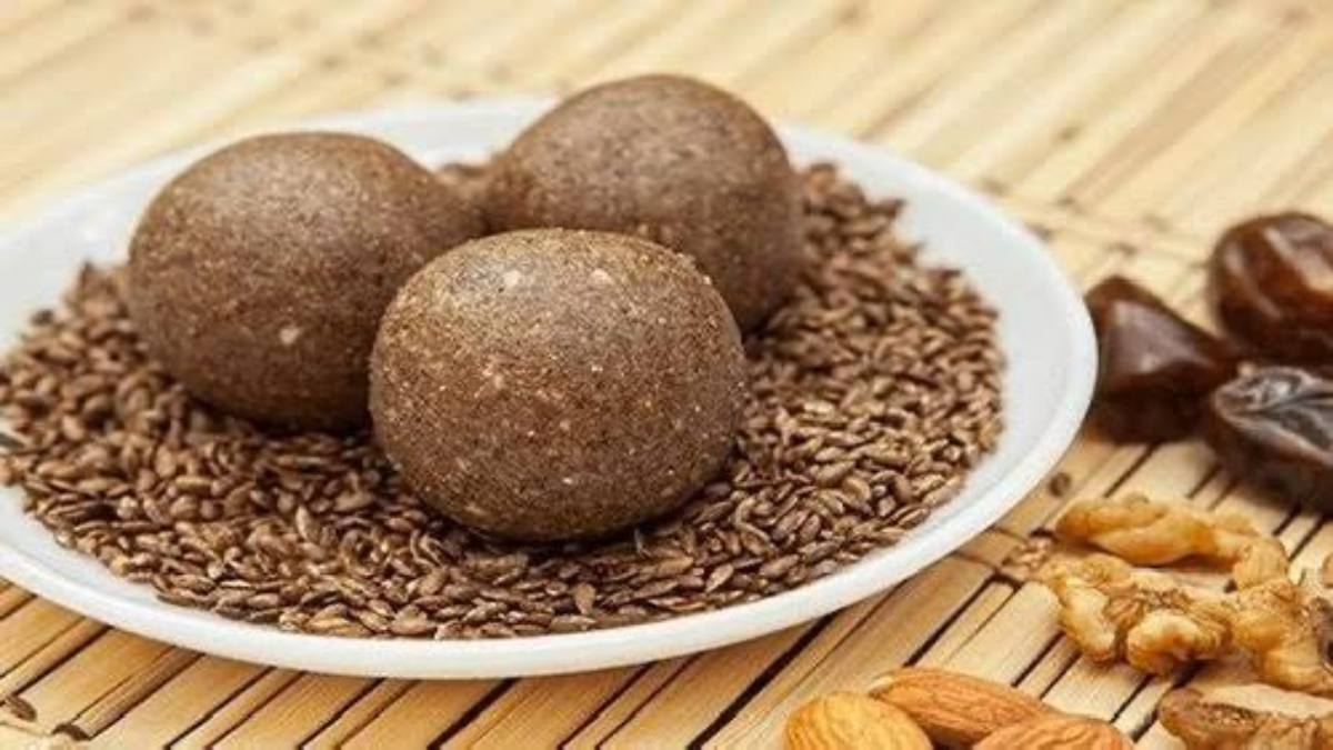 ठंड में जरूर खाएं अलसी की पिन्नी, सेहत के लिए होता है बेहद फायदेमंद, जानिए कैसे बनते हैं स्वादिष्ट…
