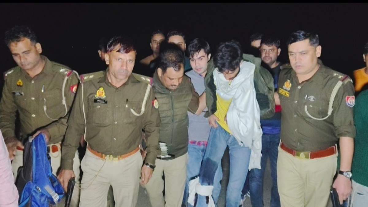 ‘ज्यादा होशियारी नहीं करने का’… पुलिस पर लुटेरे ने किया हमला, मुठभेड़ में बदमाश के पैर में लगी गोली, फिल्मी स्टाइल में लूट की वारदात को दिया था अंजाम