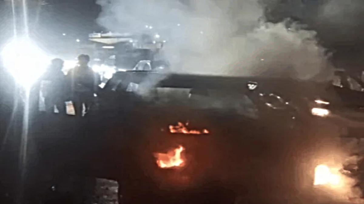 Ludhiana: चलती कार में लगी भीषण आग, चालक ने कूद कर बचाई जान…
