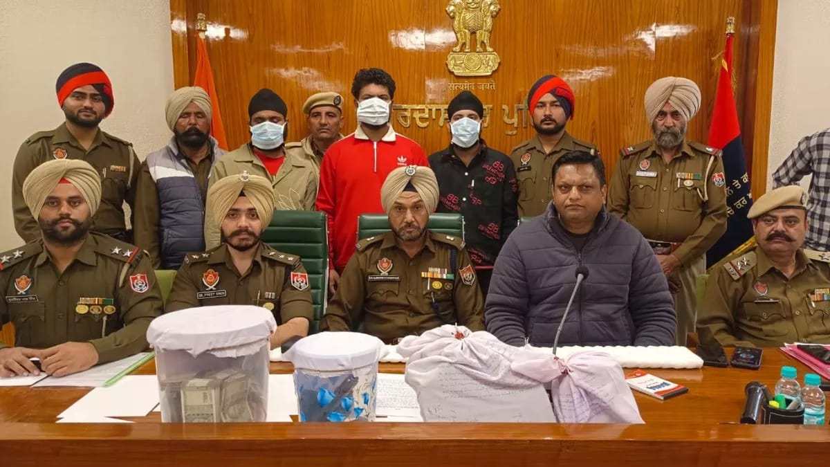 Punjab News: ड्रग तस्करी का भंडाफोड़, भारी मात्रा में मिला अवैध सामान…
