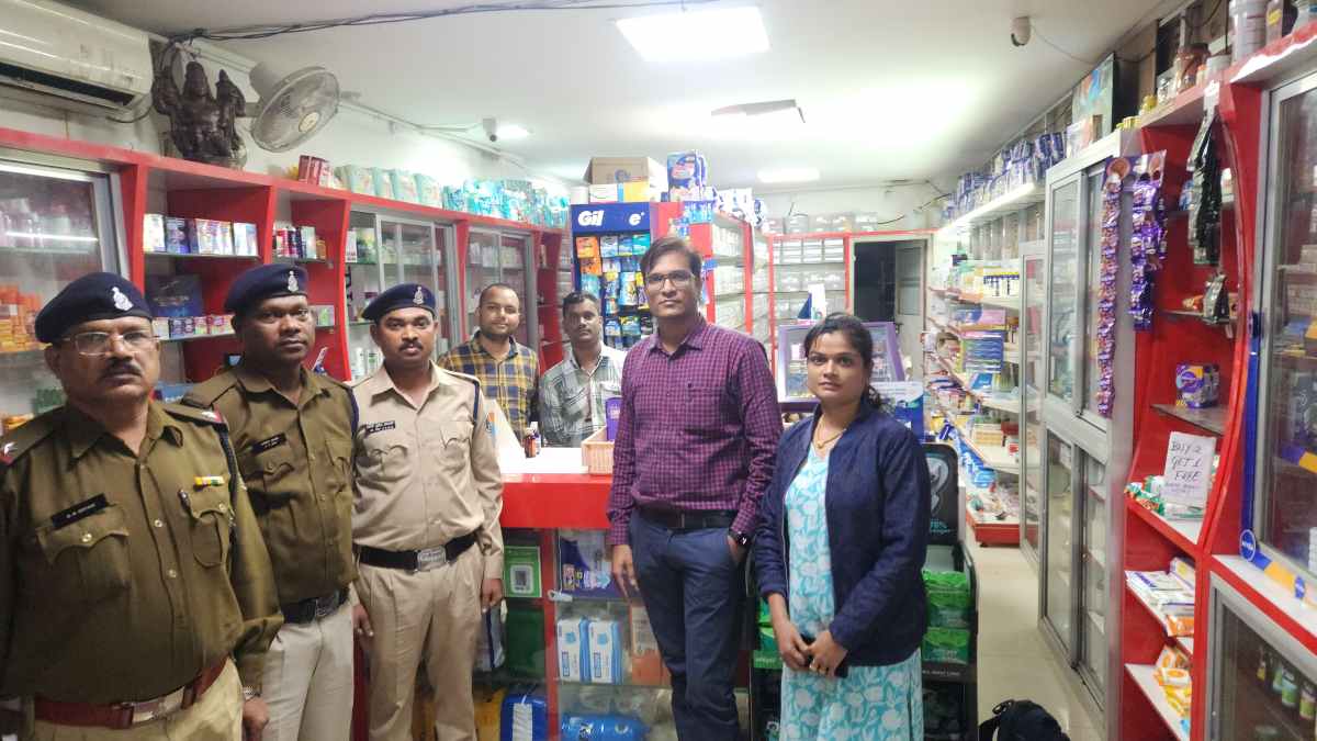 स्वास्थ्य मंत्री के निर्देश पर राजधानी के 30 मेडिकल स्टोर्स पर खाद्य एवं औषधि विभाग ने मारा छापा, दवा दुकान संचालकों में मचा हड़कंप