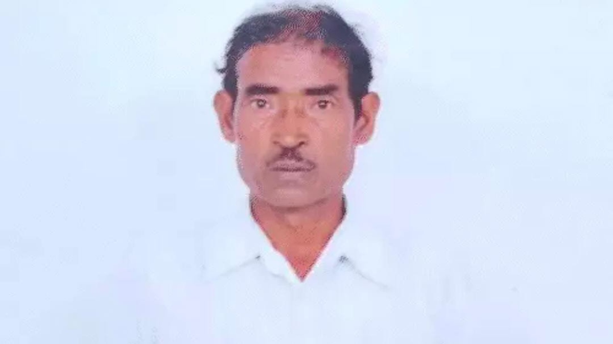 घर पर लाल निशान देखकर किसान की मौत : दिल का दौरा पड़ा और थम गई सांसें