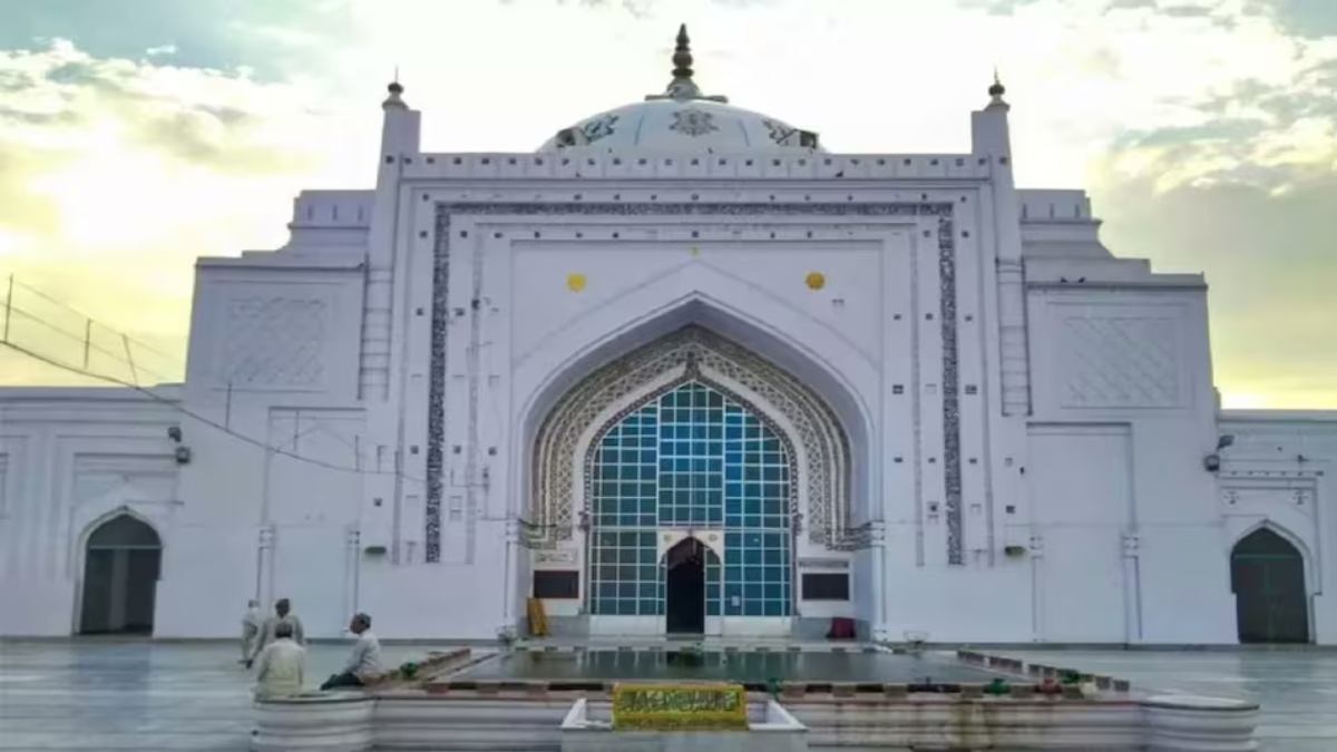 मंदिर और मस्जिद की लड़ाईः शम्सी शाही मस्जिद को लेकर बहस, कोर्ट ने दी अगली डेट, जानिए कब होगी सुनवाई…
