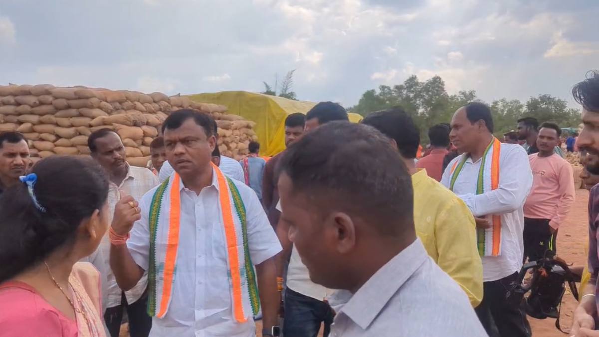 कांग्रेस ने शुरू किया ‘धान खरीदी केंद्र चलो’ अभियान, पीसीसी चीफ दीपक बैज ने भाजपा पर लगाया किसानों को धोखा देने का आरोप