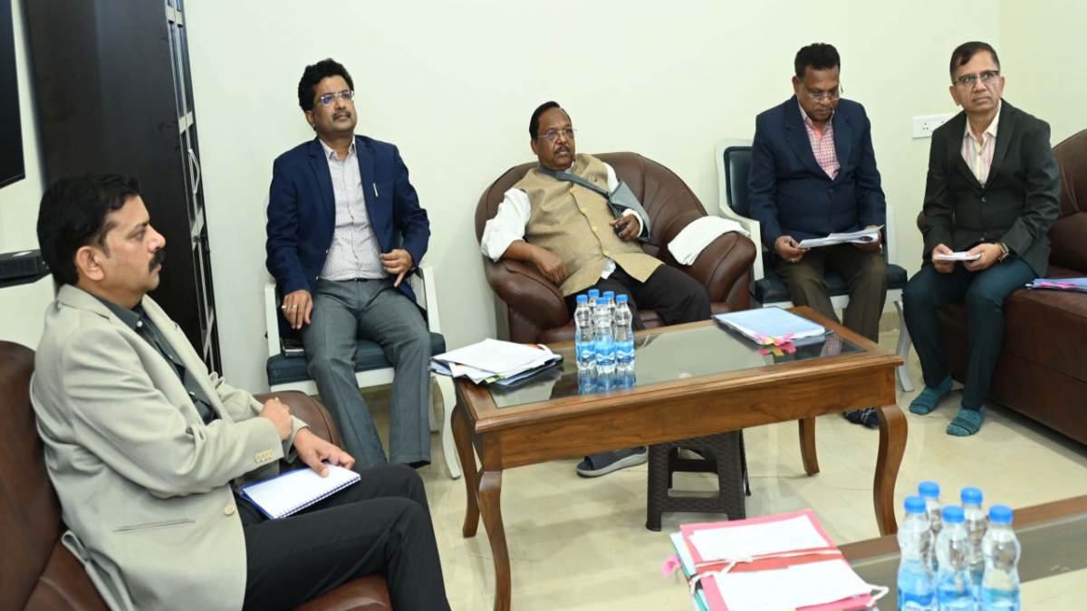 छत्तीसगढ़ को मिली एकलव्य विद्यालय के राष्ट्रीय खेलों की मेजबानी, खिलाड़ियों को न हो कोई परेशानी, मंत्री नेताम ने अधिकारियों को दिए आवश्यक दिशा-निर्देश